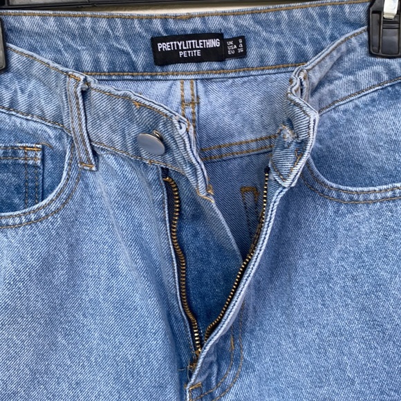Pretty Little Thing Petite Knee Rip Light Blue Wash Long Leg Straight Je… - Picture 4 of 8